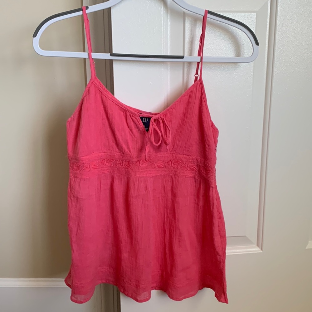 Pink tank from the GAP. Size women’s 6. Zipper on the side